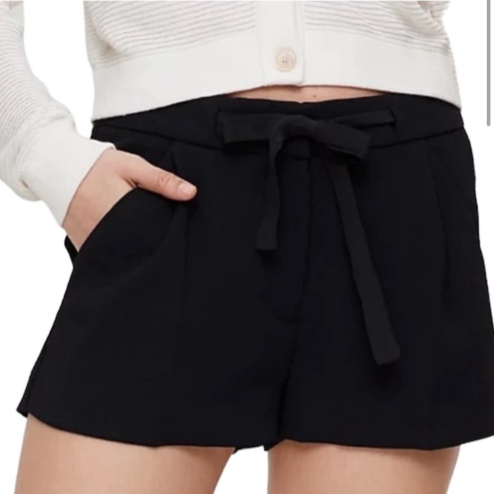 Wilfred exergue classic black shorts crepe size 4 Aritzia tie waist and pockets